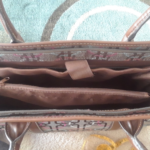 Brown Leather Embroidered Handbag with Cosmetic Bag - Picture 5 of 7